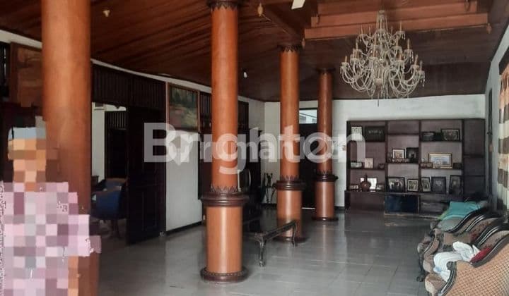 KARANGANYAR, COLOMADU TEPATNYA GAJAHAN, RUMAH LUAS DESAIN JAWA, LOKASI STRATEGIS, TENANG DAN NYAMAN, COCOK UNTUK TEMPAT MAKAN NUANSA TRADISIONAL MAUPUN PERKANTORAN