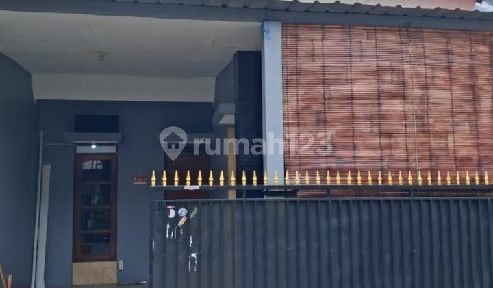 Malangjiwan Colomadu Karanganyar, Rumah di Komplek Perumahan One Gate System