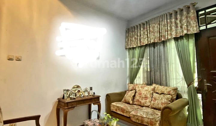 Rumah Eksklusif di Tropikana Residence Jababeka - Lingkungan Asri & Lokasi Premium