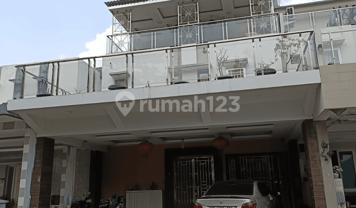 Rumah 3 Lantai Full Furnished di Casa Jardin