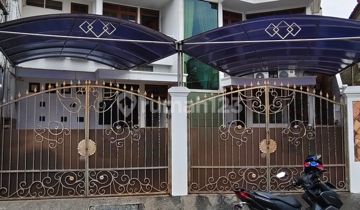 Rumah 2 Lantai Bersih dan Terawat di Citra Garden 2