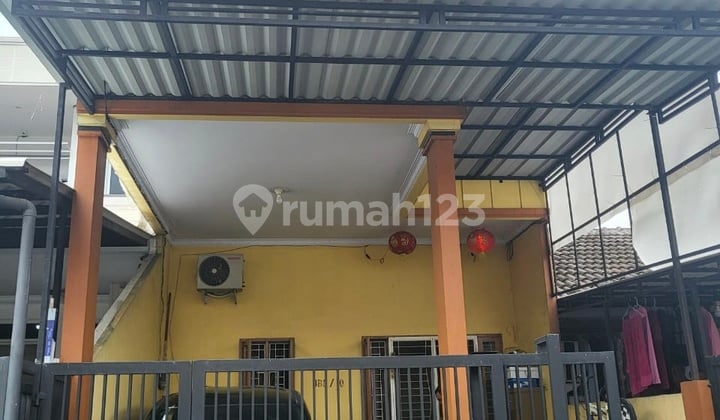 Rumah 2,5 Lantai Semi Furnished di Poris Indah