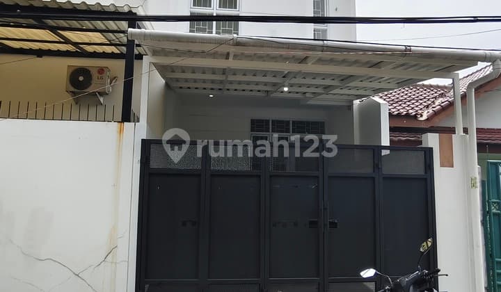 Rumah 3 Lantai Siap Huni di Duri Kepa Kebon Jeruk