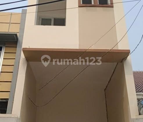 New 3-Story House in Grogol Petamburan