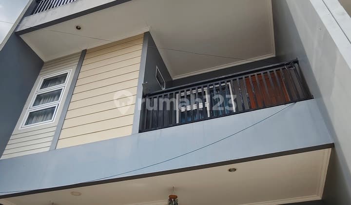 Rumah 2,5 Lantai di Duri Kepa Kebon Jeruk Bebas Banjir