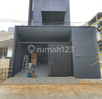 Rumah Baru 3 Lantai Semi Furnished di Taman Ratu Kebon Jeruk