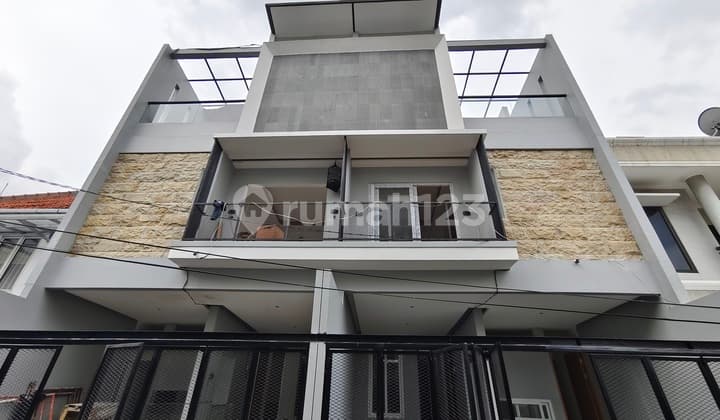 Rumah Baru 3 Lantai Terbaik di Duri Kepa Kebon Jeruk