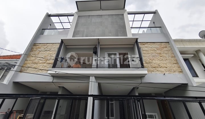 Rumah Baru 3 Lantai Terbaik di Duri Kepa Kebon Jeruk