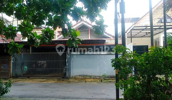 Rumah Lokasi Strategis di Taman Meruya Ilir