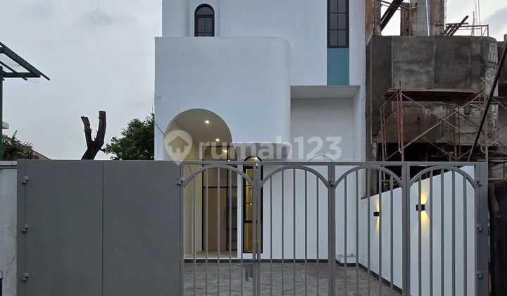 Rumah Baru 2 Lantai Desainya Cakep di Joglo Kreo