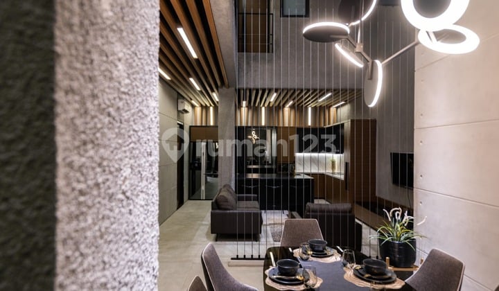 Rumah Hoek 4 Lantai di Duri Kepa Kebon Jeruk