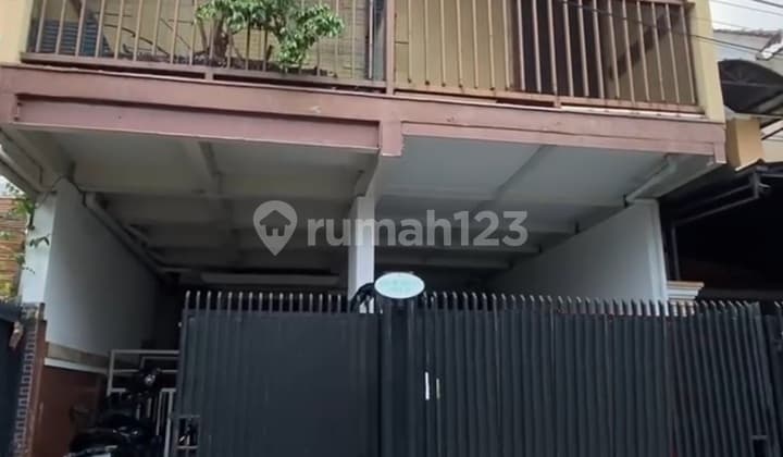 Rumah 2 Lantai Dengan Attic Room di Poris