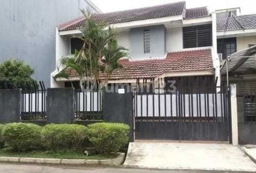 Rumah 2 Lantai di Taman Kedoya Baru Residence Perlu Renovasi