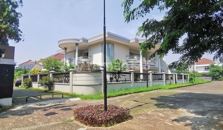 Rumah Hook 2 Lantai Luas Tanah 818 di Modernland