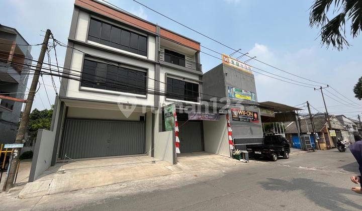 Ruko 3 Lantai Lokasi Ramai di Poris Indah