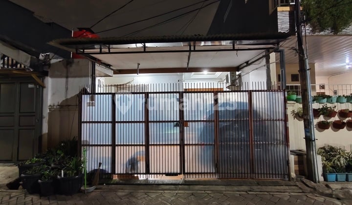 Rumah 1 ¼ Lantai di Poris Indah Rapih dan Terawat