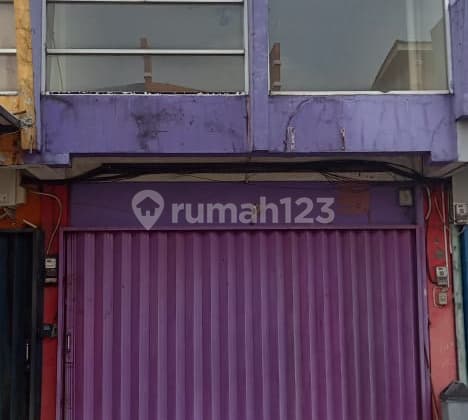 Ready-to-Use Shophouse with Strategic Location by the Roadside @Cirendeu