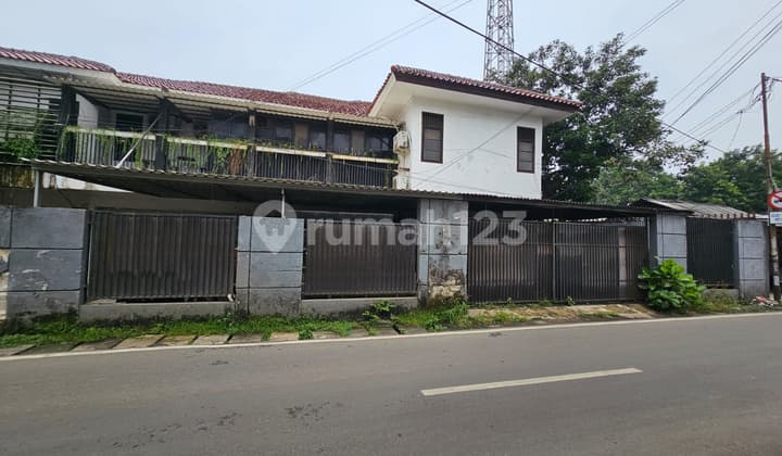 Strategic Location House Suitable for Residence and Office @Cirendeu