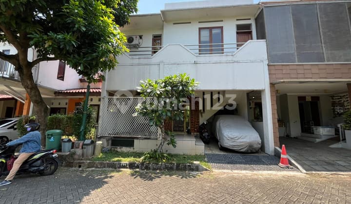 Rumah 2 Lantai dengan Bangunan Kokoh dan Nyaman @Ciputat