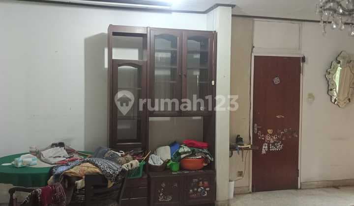 Disewakan Rumah Dengan Lokasi Strategis @Kebayoran Lama