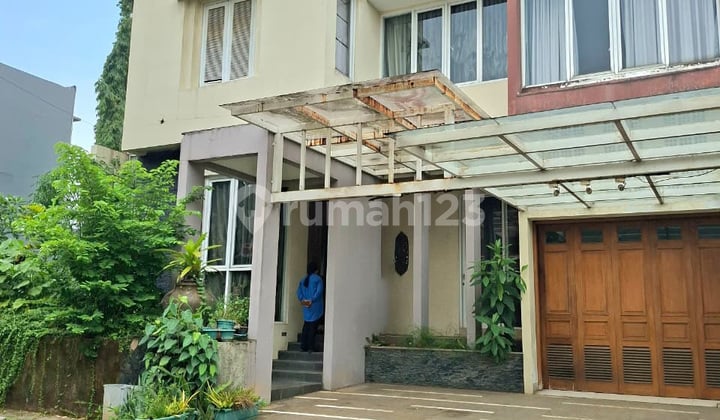 Rumah 2 Lantai Bangunan Kokoh dengan Halaman Belakang di Bintaro Sektor 8