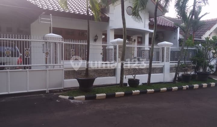 Rumah Asri Siap Huni dengan Taman Belakang di Bintaro Sektor 9