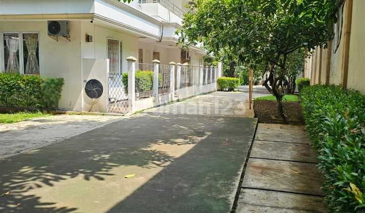 Kavling terdapat Bangunan 5 Rumah dan 1 Bangunan Gym @Kebon Jeruk