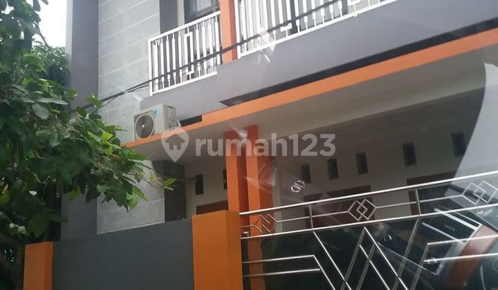 Rumah 2 Lantai Siap Huni dengan Hunian Nyaman dan Asri @Limo, Depok