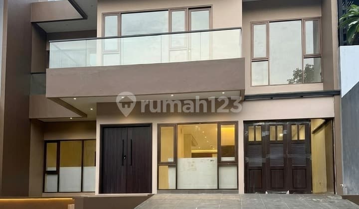 Rumah Mewah di Kebayoran Bintaro Sektor 7 Dijual Cepat