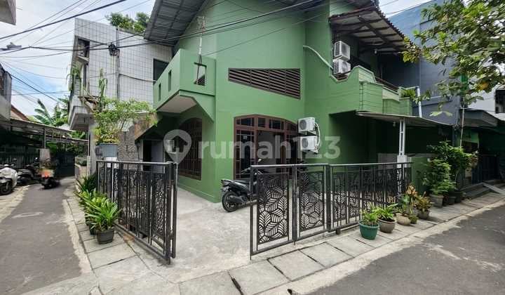 Passive Income Tinggi! Kost Mewah 11 Pintu + Paviliun di Jakarta Pusat - SHM, Full AC & Token