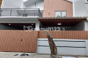 Beautiful Ready-to-Live House with Comfortable and Lush Living @Pinang, Tangerang