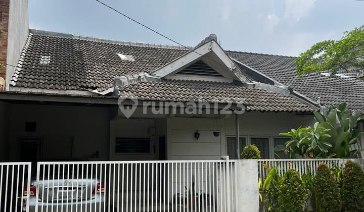 Rumah Bagus Semi Furnished SHM Bintaro Sektor 2, Tangerang Selatan