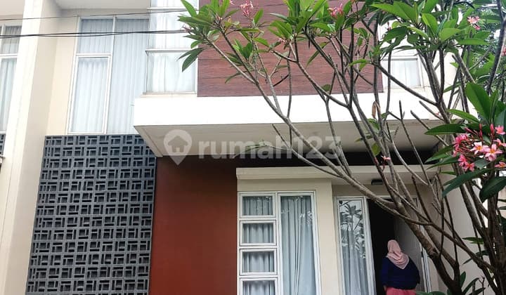 Rumah 2 Lantai LT 105 M2 dan LB 136 M2 dengan KT 3+1 KM 2+1 Posisi Hook