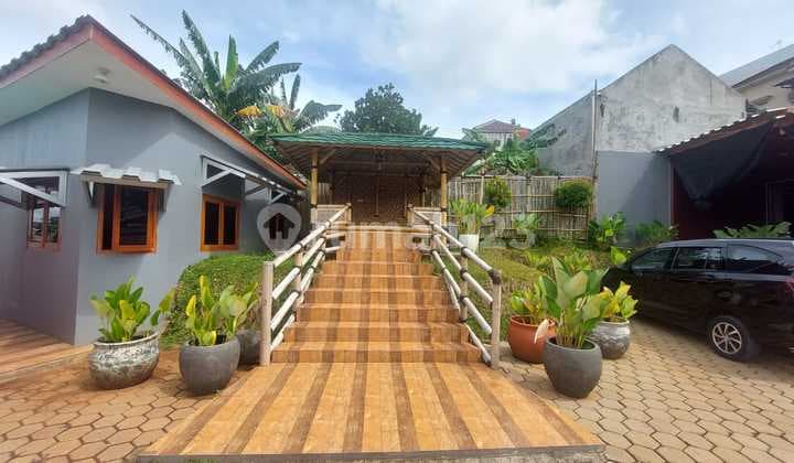 Dijual Semi Resort dengan Tanah Luas Lokasi Strategis di Sawangan, Depok