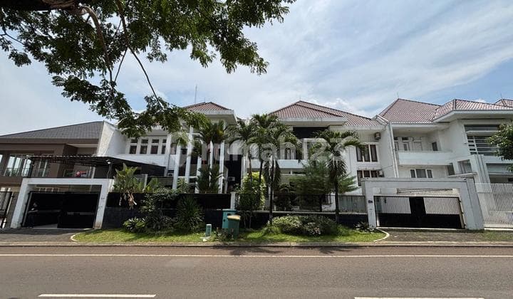 Dijual Rumah Gandeng Eksklusif di Boulevard Kota Wisata Lokasi Prime