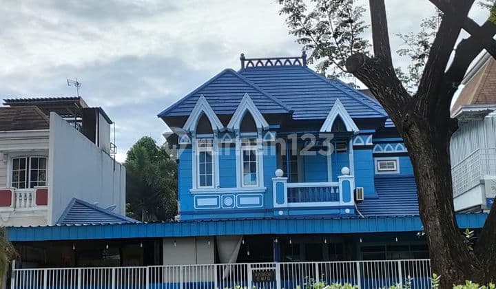 Rumah Besar di Boulevard Kota Wisata Siap Untuk Usaha