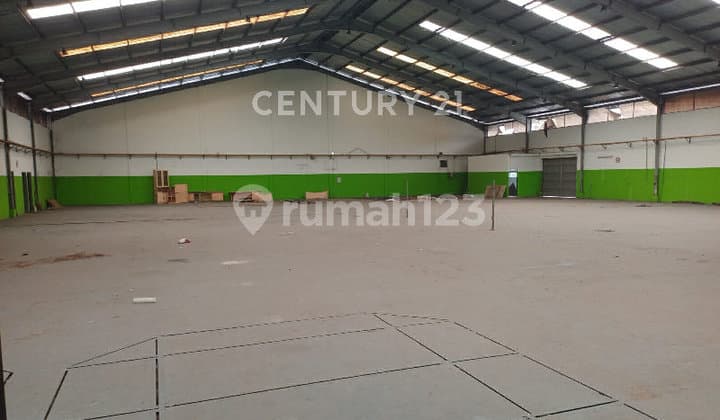 Gudang Ex Showroom Sangat Luas di Sayap Soekarno-Hatta Bandung
