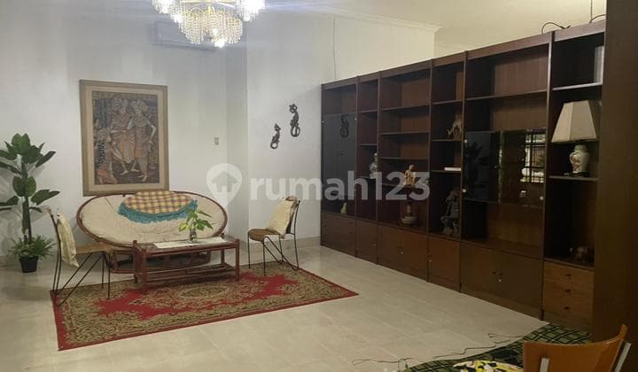 Rumah Lingkungan Asri di Kebayoran Baru