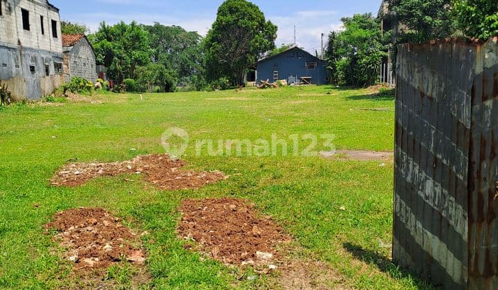 Di Tanah Kawasan Industri Sentul