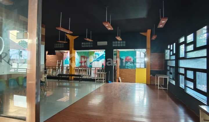 Ruang Usaha Mainroad Posisi Hook di Burangrang Bandung