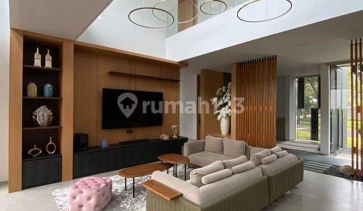 Rumah Exclusive Luxury View Danau di Tatar Larangtapa Kota Baru Parahyangan