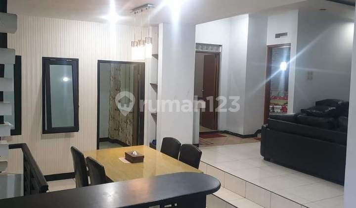 Rumah pusat kota cocok untuk kantor, toko / tempat tinggal Pajajaran Bandung