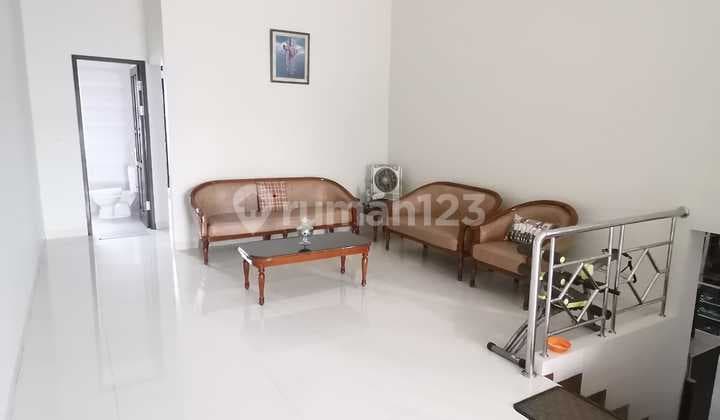 Rumah Terawat di Komplek Istana Regency Bandung