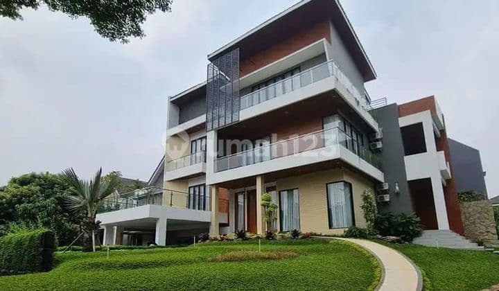 Rumah Mewah 3 Lantai Split Level Dengan Swimming Pool di BSD Delatinos