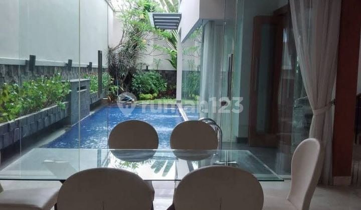 Hunian Modern Minimalis With Poll di Kemang Timur