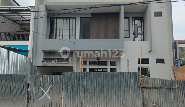 Rumah Brand New Dengan Private Pool Di Bsd Griyaloka