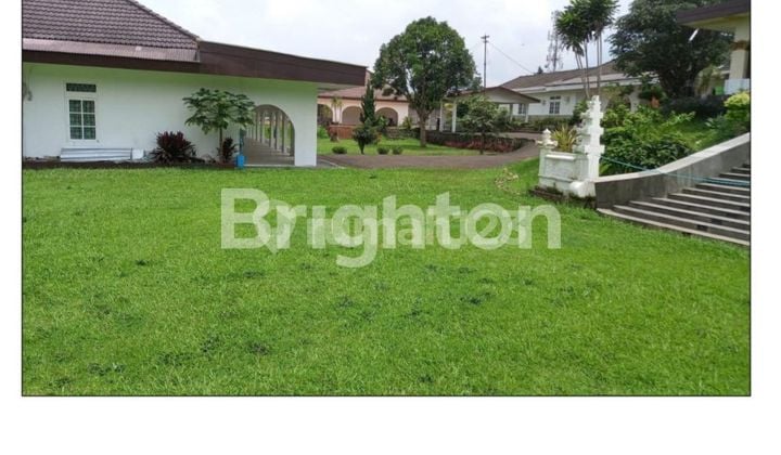 Tanah beserta Villa di Cisarua posisi strategis jalan raya Puncak