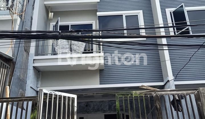 New 3-Story Hook Type House in Teluk Gong, North Jakarta