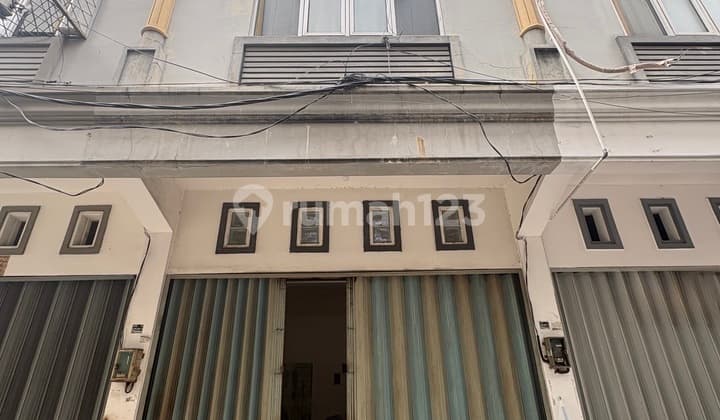 Ruko 2,5 Lantai Dekat Sekolah Pasar di Aladin Teluk Gong Selatan Jakarta Utara