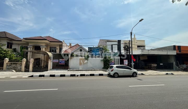 DISEWAKAN RUMAH BISA DIJADIKAN TEMPAT USAHA DI JLN HASANUDIN SEMARANG